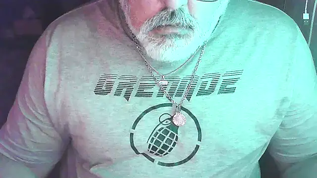 Snapshot of cashot58 chatting on February 27, 1:33 pm cashot58 online show from February 27, 1:33 pm