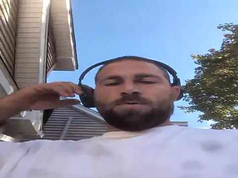 Snapshot of jwiththethickone413 chatting on October 3, 3:42 pm jwiththethickone413 online show from October 3, 3:42 pm