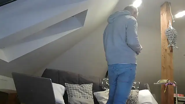 maxmueller321 online show from April 20, 9:49 pm