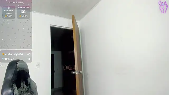 Snapshot of Bigcatalove chatting on April 15, 7:58 pm Bigcatalove online show from April 15, 7:58 pm