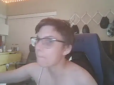 Snapshot of KaliSnow199623 chatting on December 3, 4:14 am KaliSnow199623 online show from December 3, 4:14 am