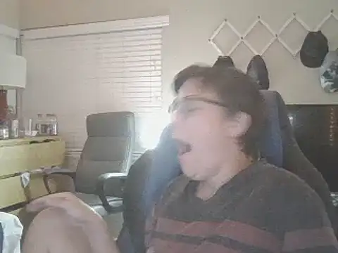 Snapshot of KaliSnow199623 chatting on December 3, 7:21 am KaliSnow199623 online show from December 3, 7:21 am