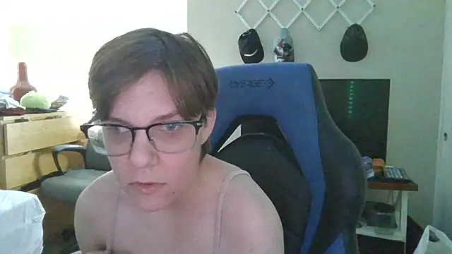 Snapshot of KaliSnow199623 chatting on February 17, 12:32 am KaliSnow199623 online show from February 17, 12:32 am