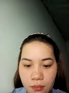 Ngoc-Trinh online show from February 19, 4:11 pm