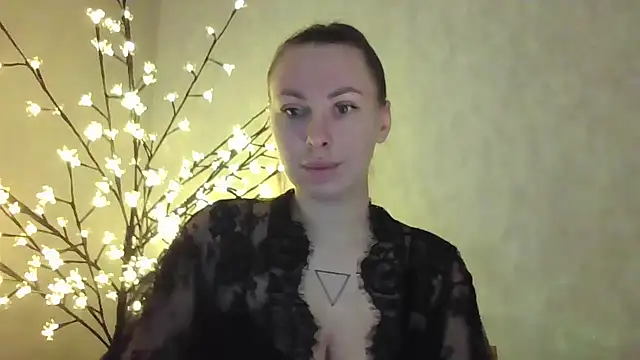  Leslyy Solo 1 online show from February 2, 2:56 pm