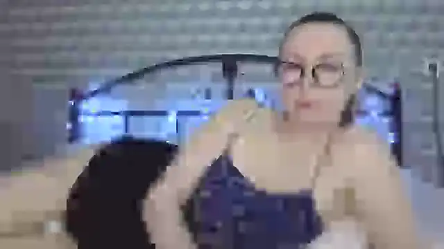  Leslyy Solo 1 online show from February 17, 1:21 pm