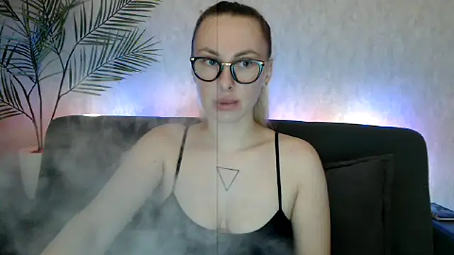  Leslyy Solo 1 online show from October 7, 5:43 pm