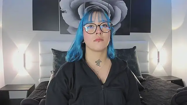 Snapshot of sofi_bakerr chatting on December 3, 11:41 am sofi bakerr online show from December 3, 11:41 am