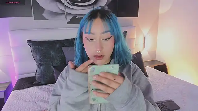 Snapshot of sofi_bakerr chatting on December 5, 11:52 am sofi bakerr online show from December 5, 11:52 am