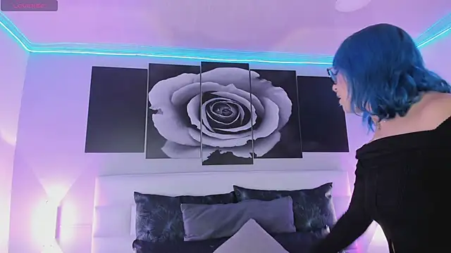 Snapshot of sofi_bakerr chatting on December 16, 11:37 am sofi bakerr online show from December 16, 11:37 am