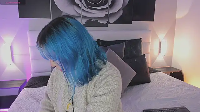 Snapshot of sofi_bakerr chatting on December 18, 11:38 am sofi bakerr online show from December 18, 11:38 am