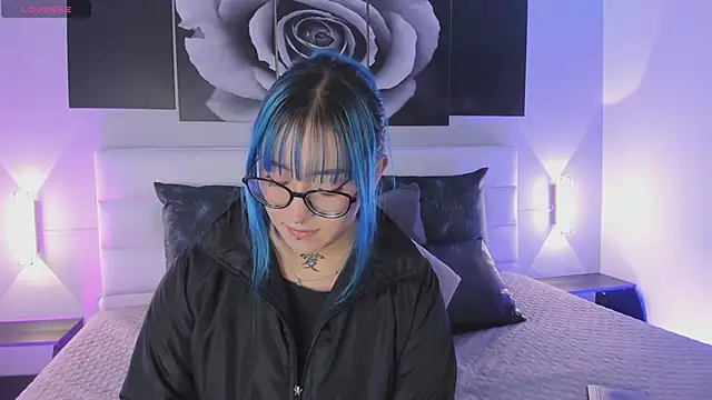 Snapshot of sofi_bakerr chatting on December 19, 11:39 am sofi bakerr online show from December 19, 11:39 am