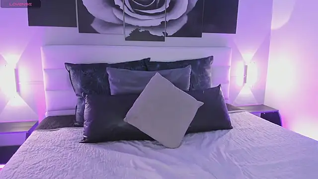 Snapshot of sofi_bakerr chatting on December 22, 11:40 am sofi bakerr online show from December 22, 11:40 am