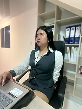 Snapshot of VAL_PRINCESS chatting on October 21, 12:33 am VAL PRINCESS online show from October 21, 12:33 am