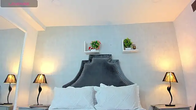 AnntoniaWood online show from December 12, 12:44 pm
