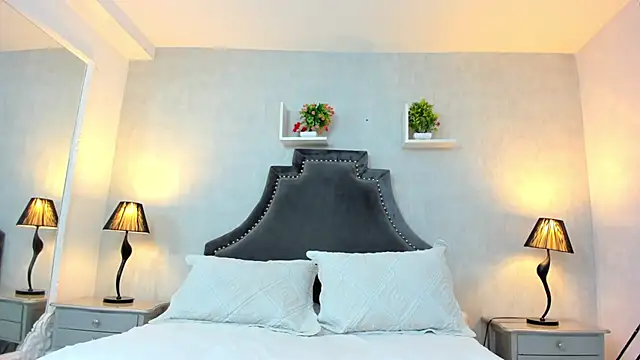 AnntoniaWood online show from December 13, 12:39 pm