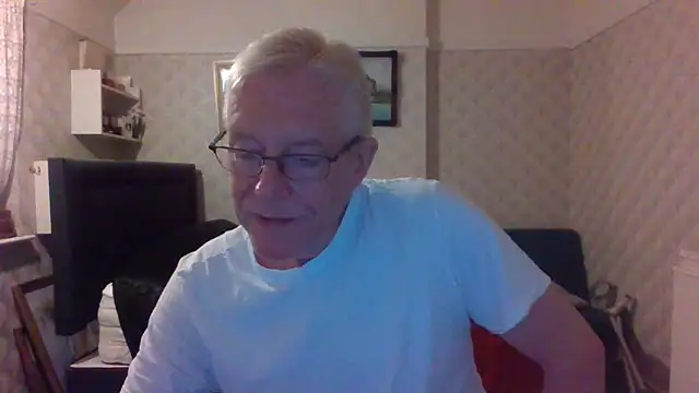 Snapshot of shaun63m chatting on May 18, 12:18 am shaun63m online show from May 18, 12:18 am