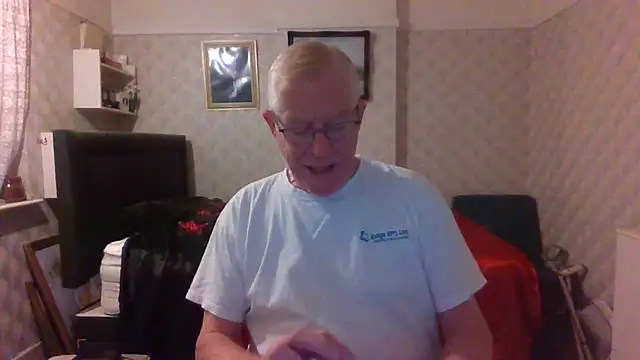 Snapshot of shaun63m chatting on June 20, 12:36 am shaun63m online show from June 20, 12:36 am