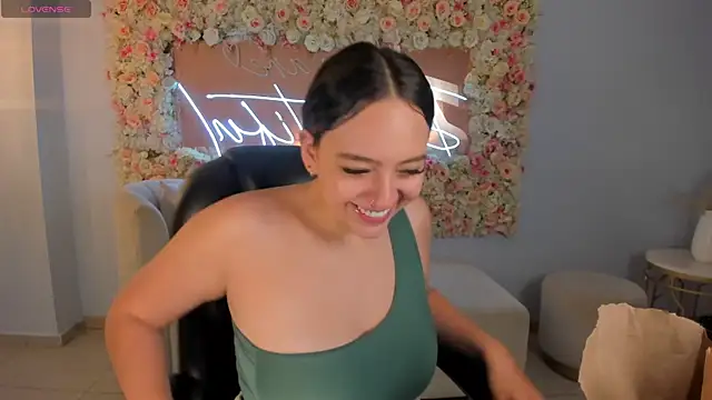 BellaRose X online show from April 13, 5:13 am