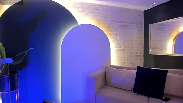 ViolettHansson online show from April 9, 9:15 am