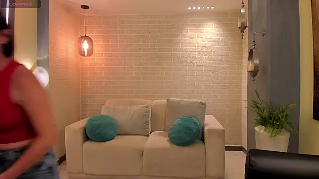 Snapshot of AliceHarper_ chatting on October 11, 12:15 pm AliceHarper online show from October 11, 12:15 pm