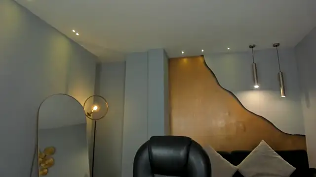 Snapshot of AliceHarper_ chatting on October 17, 6:32 pm AliceHarper online show from October 17, 6:32 pm