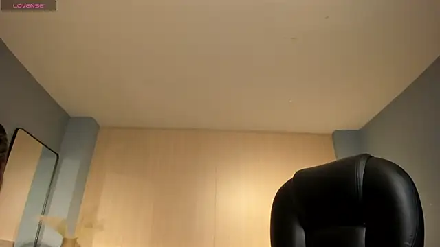 Snapshot of AliceHarper_ chatting on January 18, 4:00 pm AliceHarper online show from January 18, 4:00 pm