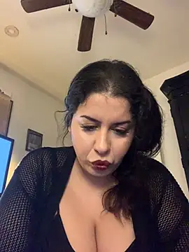 Snapshot of holyeroticss chatting on February 18, 2:40 am holyeroticss online show from February 18, 2:40 am