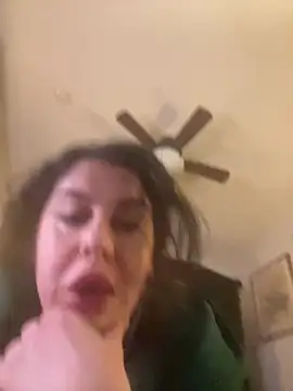 Snapshot of holyeroticss chatting on February 21, 4:02 am holyeroticss online show from February 21, 4:02 am