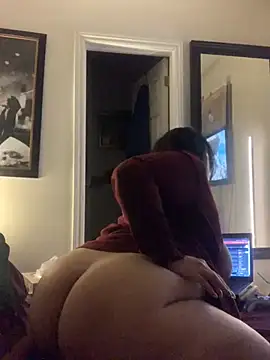 Snapshot of holyeroticss chatting on February 23, 3:15 am holyeroticss online show from February 23, 3:15 am