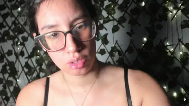 CoralineSanchez online show from October 17, 3:31 am