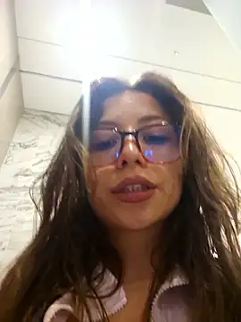 Snapshot of mmmVirginia chatting on December 17, 7:53 pm mmmVirginia online show from December 17, 7:53 pm