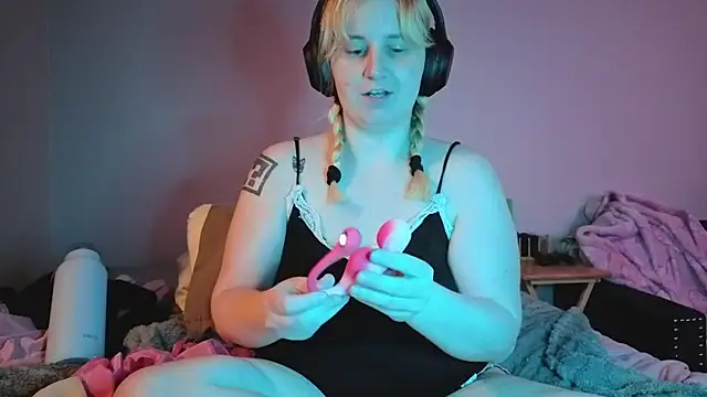 Glitch Witch online show from July 25, 5:05 am