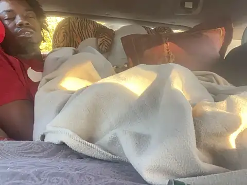 Snapshot of SlimeCrownzOut5 chatting on October 22, 1:55 pm SlimeCrownzOut5 online show from October 22, 1:55 pm