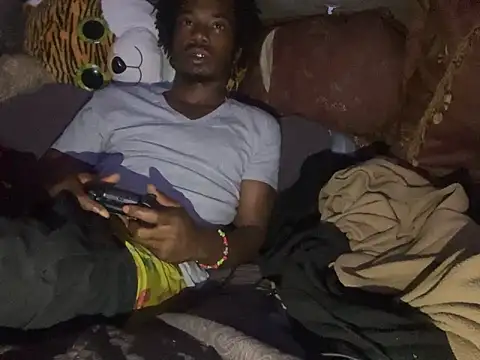 Snapshot of SlimeCrownzOut5 chatting on November 13, 5:17 am SlimeCrownzOut5 online show from November 13, 5:17 am