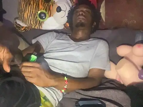 Snapshot of SlimeCrownzOut5 chatting on November 16, 12:27 am SlimeCrownzOut5 online show from November 16, 12:27 am