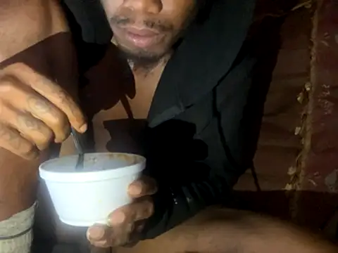 Snapshot of SlimeCrownzOut5 chatting on December 2, 12:05 am SlimeCrownzOut5 online show from December 2, 12:05 am