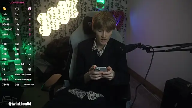 twinkben online show from September 25, 7:39 pm