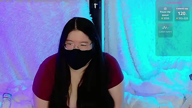 Snapshot of Kara-Nuna chatting on March 22, 3:54 am Kara-Nuna online show from March 22, 3:54 am