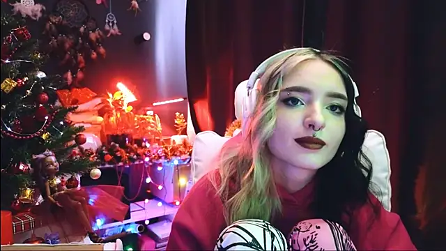 Snapshot of Avi_Nile chatting on December 25, 5:37 am Avi Nile online show from December 25, 5:37 am
