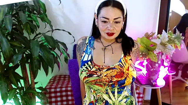 Snapshot of Ginna--mia chatting on January 12, 8:25 pm Ginna--mia online show from January 12, 8:25 pm