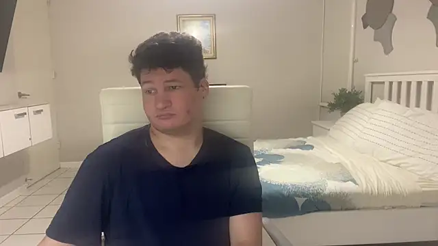 Snapshot of Lorenzo_hernandez chatting on February 12, 4:55 pm Lorenzo hernandez online show from February 12, 4:55 pm