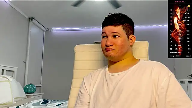 Snapshot of Lorenzo_hernandez chatting on September 24, 11:52 pm Lorenzo hernandez online show from September 24, 11:52 pm