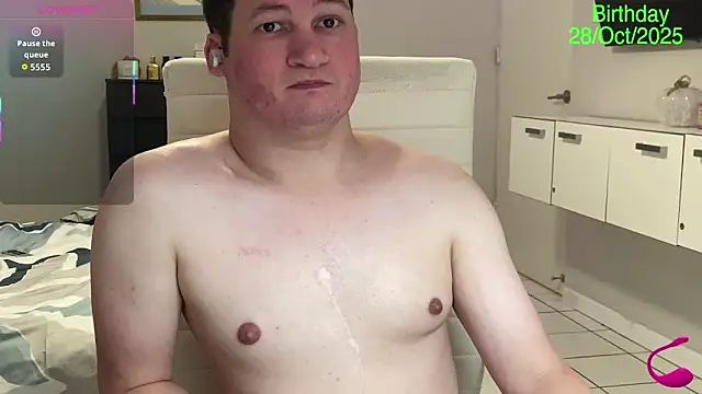 Snapshot of Lorenzo_hernandez chatting on October 18, 10:32 pm Lorenzo hernandez online show from October 18, 10:32 pm