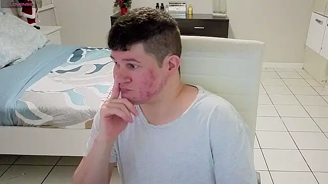 Snapshot of Lorenzo_hernandez chatting on December 4, 8:50 pm Lorenzo hernandez online show from December 4, 8:50 pm