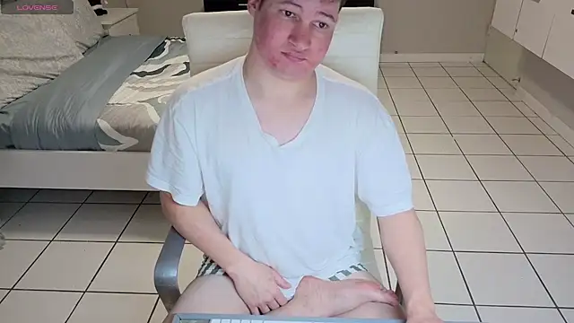 Snapshot of Lorenzo_hernandez chatting on December 13, 7:53 pm Lorenzo hernandez online show from December 13, 7:53 pm