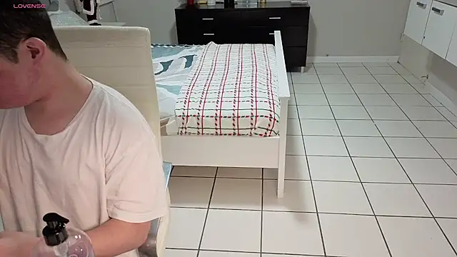 Snapshot of Lorenzo_hernandez chatting on December 15, 4:33 pm Lorenzo hernandez online show from December 15, 4:33 pm