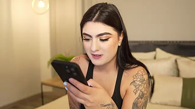 Snapshot of IrisBaker chatting on January 18, 7:39 pm IrisBaker online show from January 18, 7:39 pm