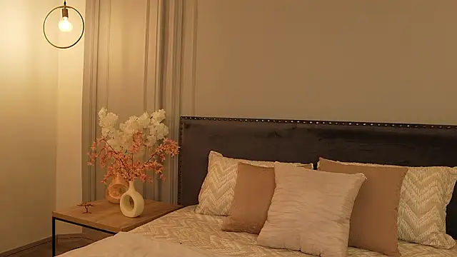 IrisBaker online show from March 29, 12:10 am