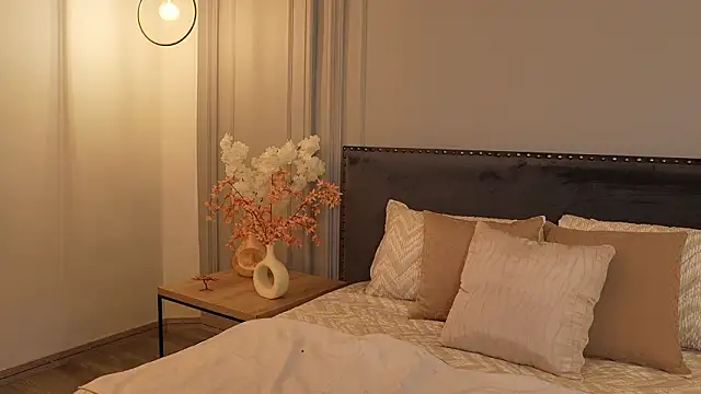 IrisBaker online show from March 30, 12:00 am